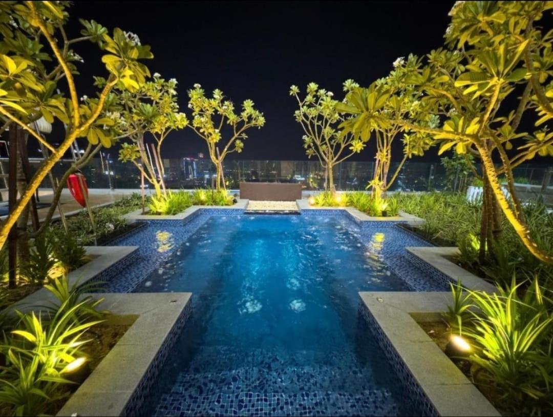 Stylish 2br In 5 Star With Burj Khalifa Views Dubai